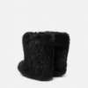 Buty z owczej skóry z kokardą Gianni