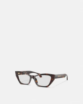 Charakterystyczne okulary w stylu „kocich oczu”