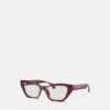 Charakterystyczne okulary w stylu „kocich oczu”