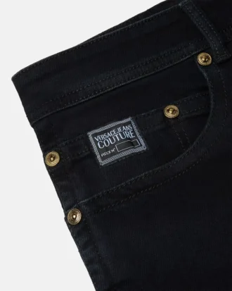 Dżinsy o regularnym kroju z numerem produktu