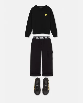 Dziecięcy sweter z wełnianej dzianiny z haftem