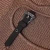 Mini sukienka z prążkowanej dzianiny z barokowymi klamrami
