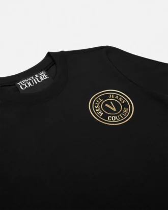 Sukienka T-shirtowa z emblematem w kształcie litery V