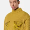 Sweter z wełnianej dzianiny z ćwiekami